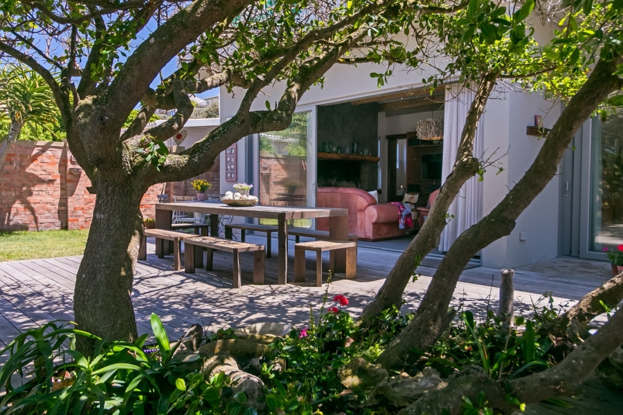 4 Bedroom Property for Sale in Buffalo Bay Western Cape